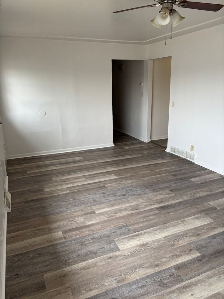 434 E 9th St - Photo 3 of 10