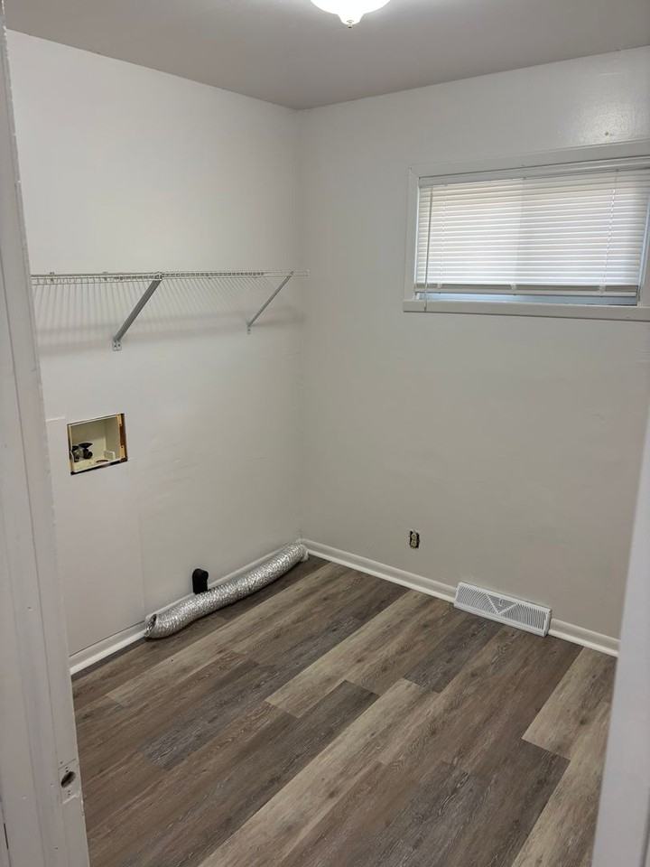 434 E 9th St - Photo 6 of 10