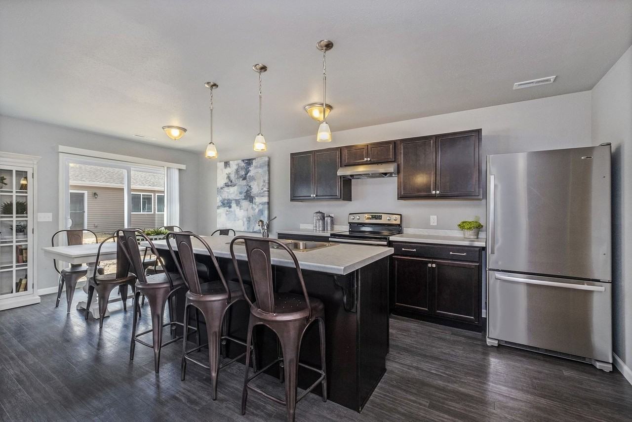 4061 Clearwater Ter - Photo 4 of 19