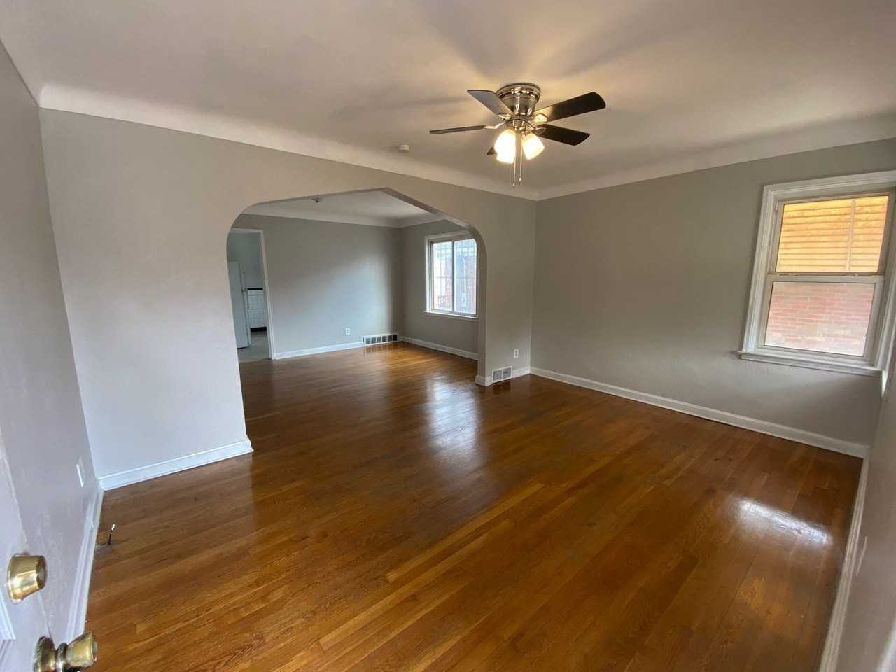 6927 Myron Ave - Photo 3 of 18