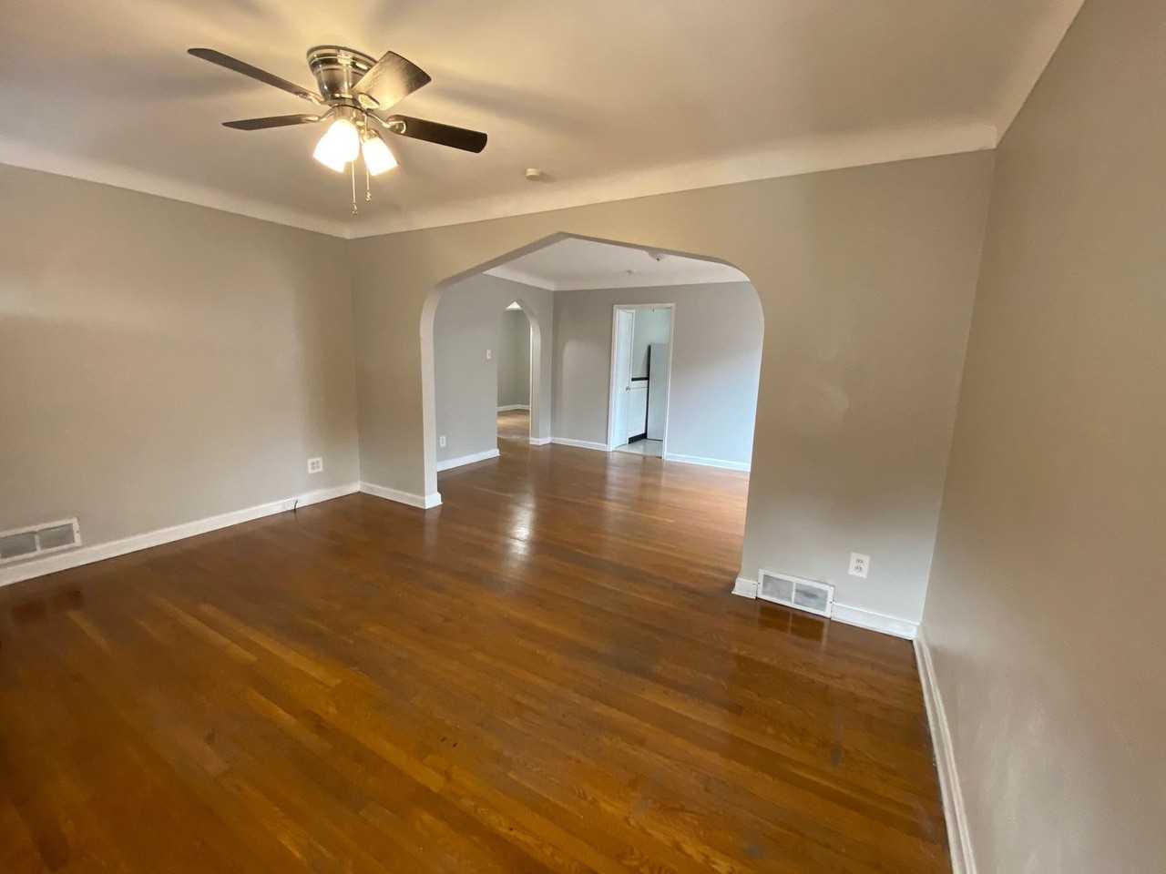 6927 Myron Ave - Photo 4 of 18