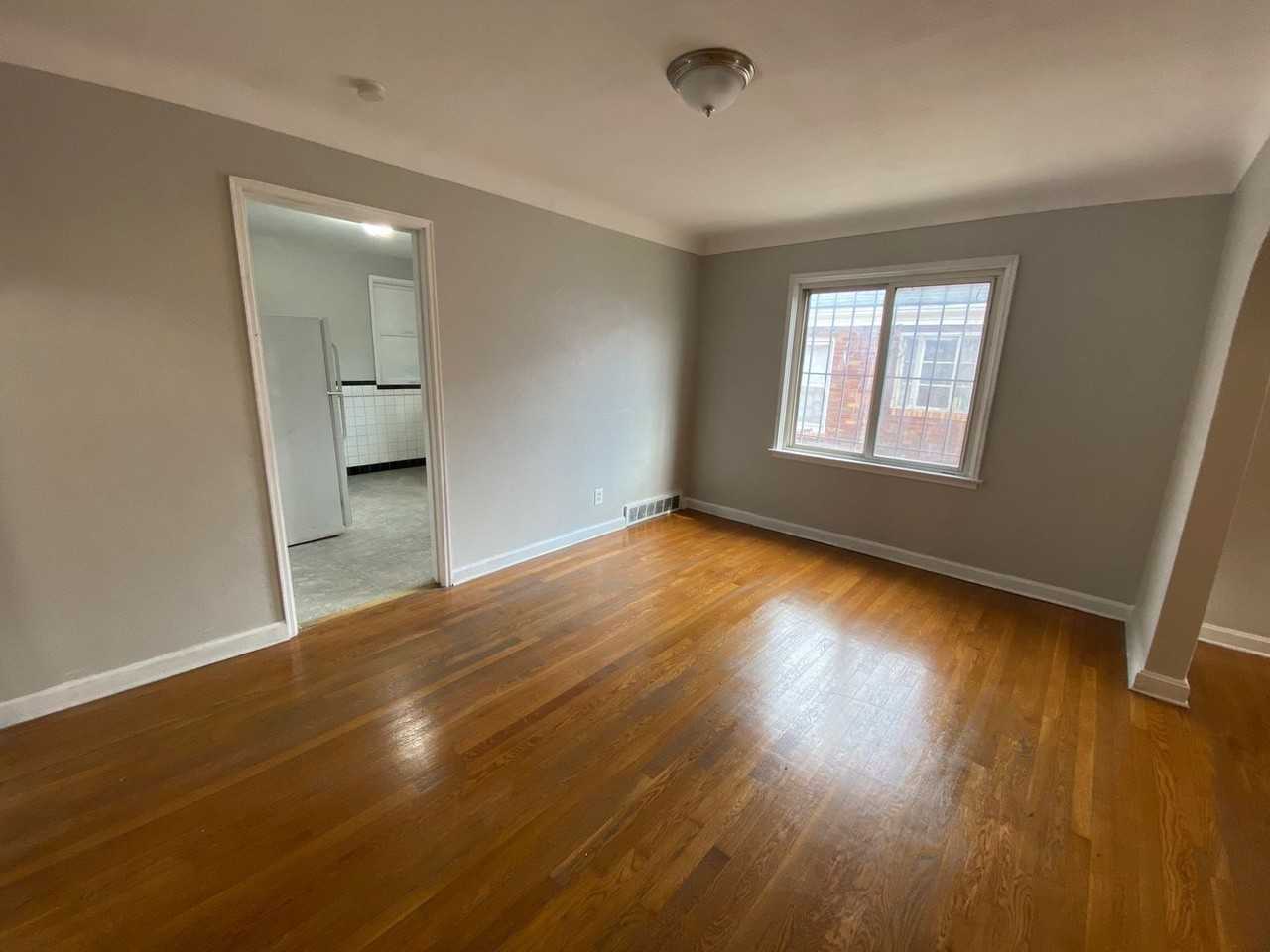 6927 Myron Ave - Photo 5 of 18