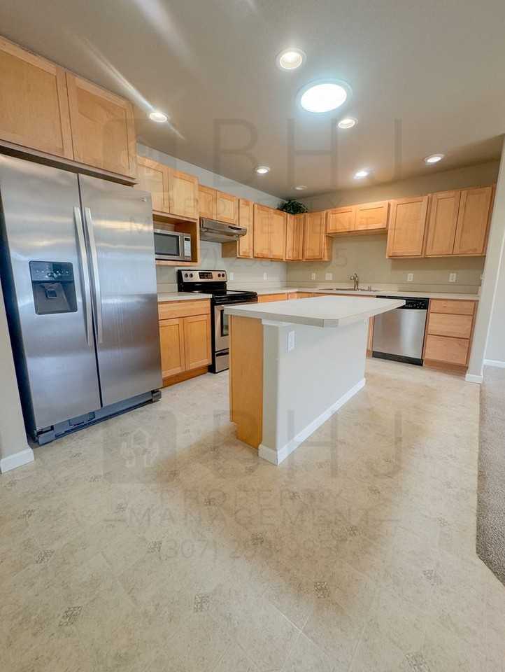 1701 Park Side Ct - Photo 2 of 26