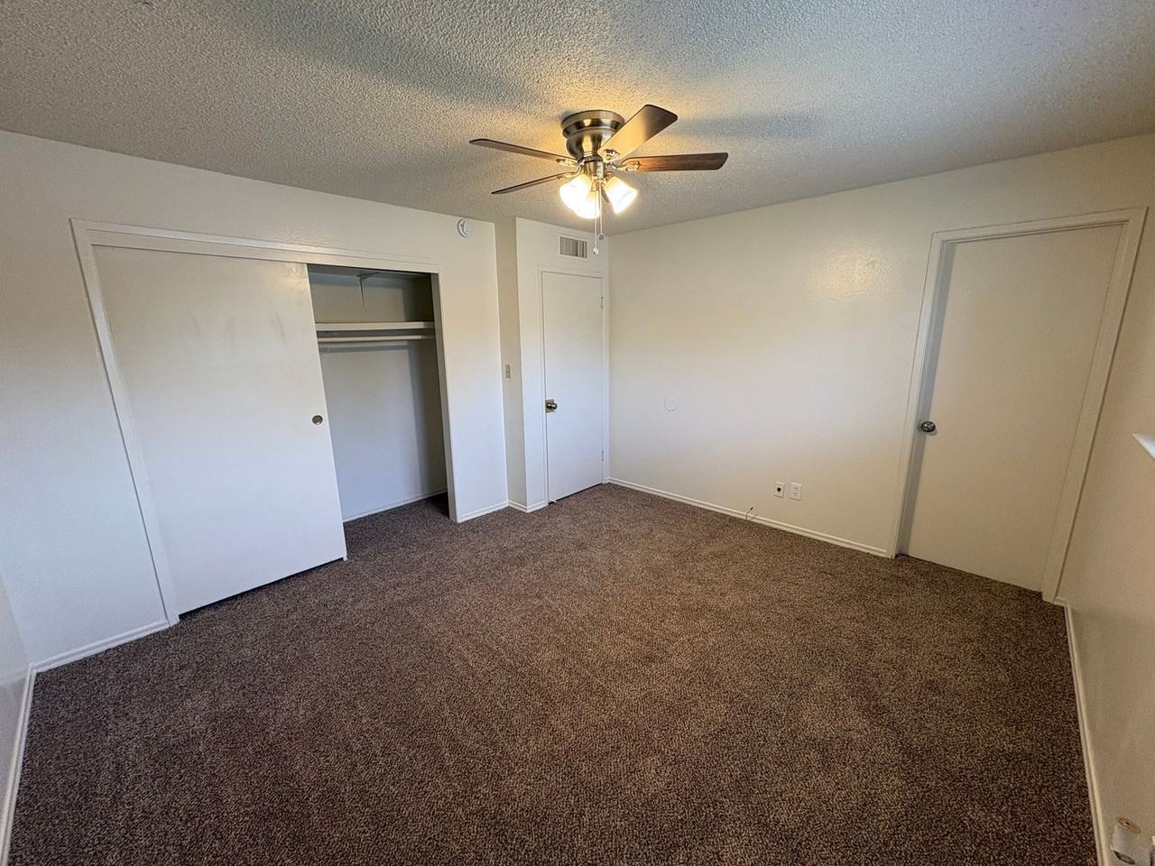 1646 S Dollner St - Photo 4 of 33