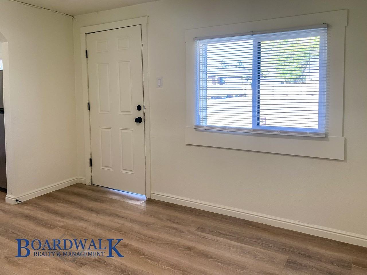 291 S Quirk St - Photo 5 of 20