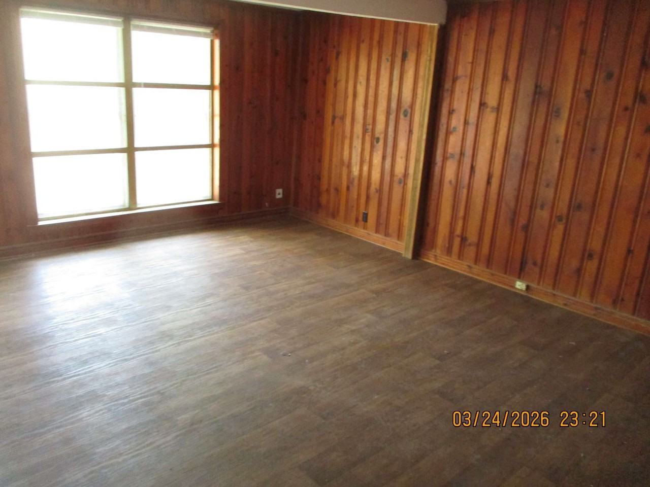 1405 11th Ave - Photo 3 of 9