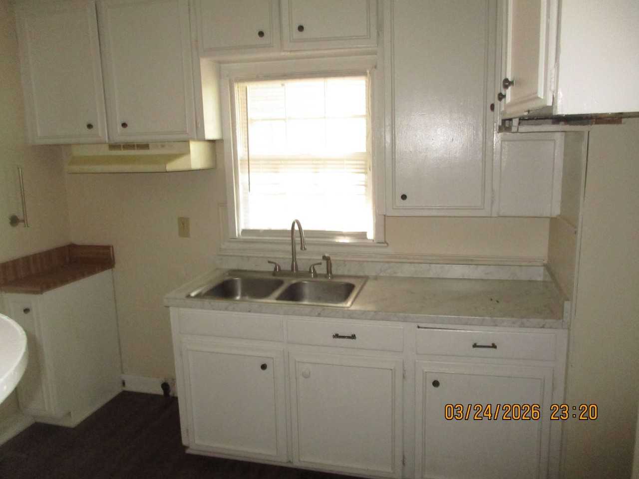 1405 11th Ave - Photo 5 of 9