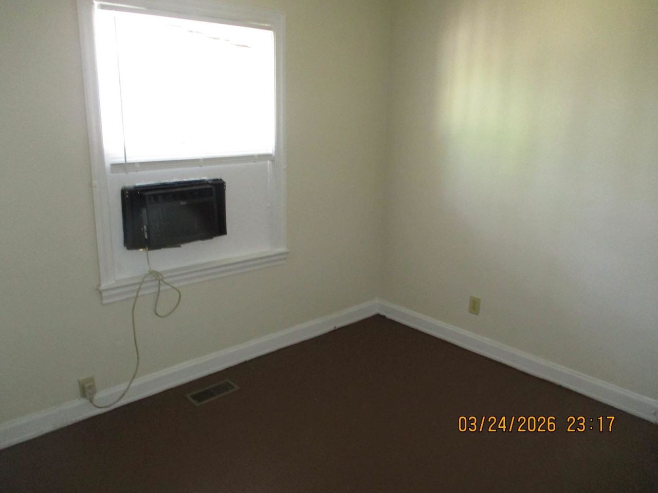 1405 11th Ave - Photo 7 of 9