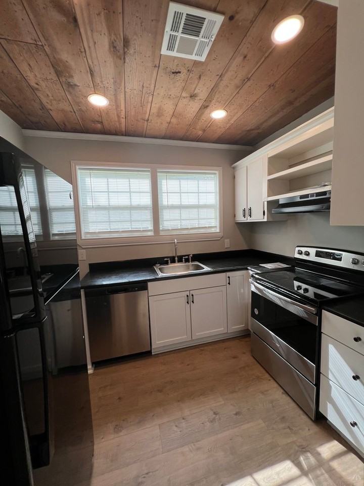 714 Lebleu Rd - Photo 2 of 13