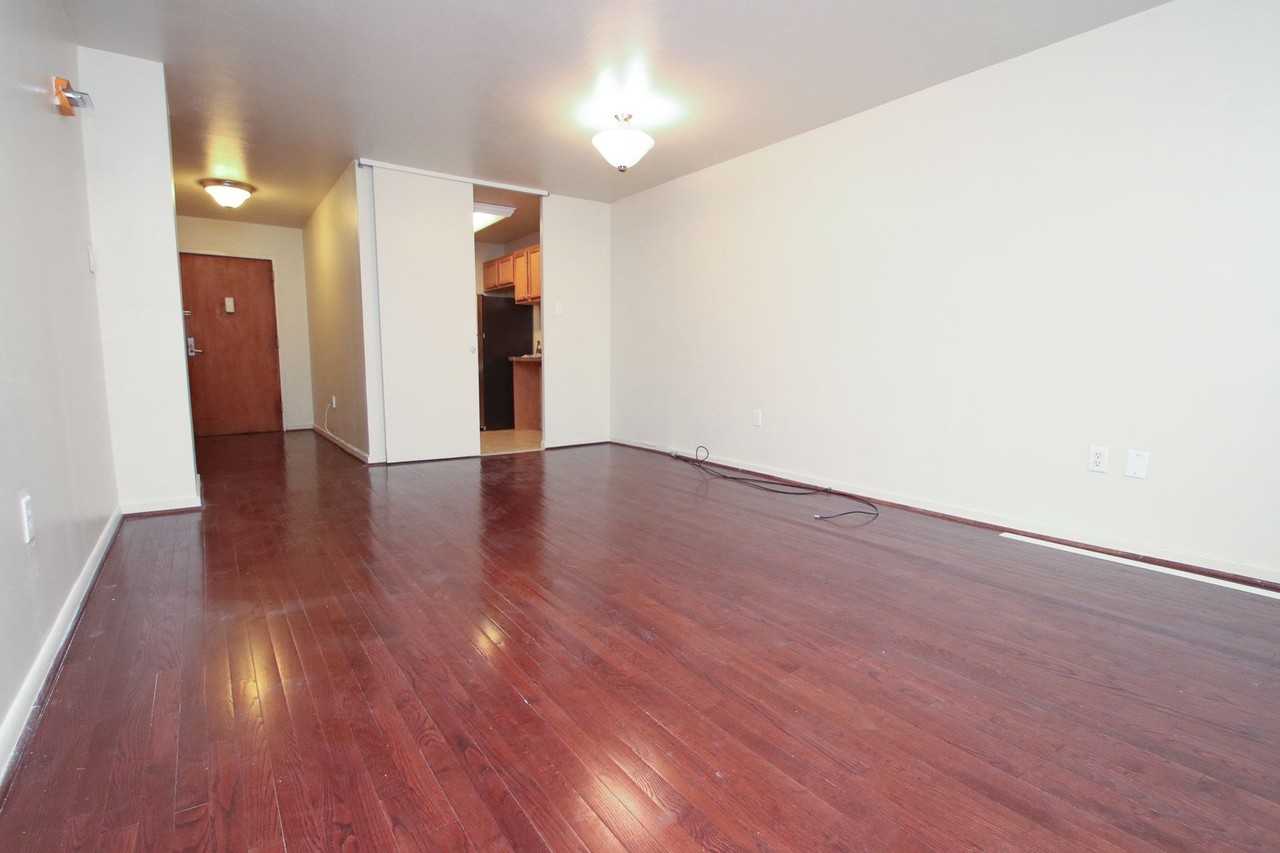 604 S Washington Sq - Photo 5 of 33