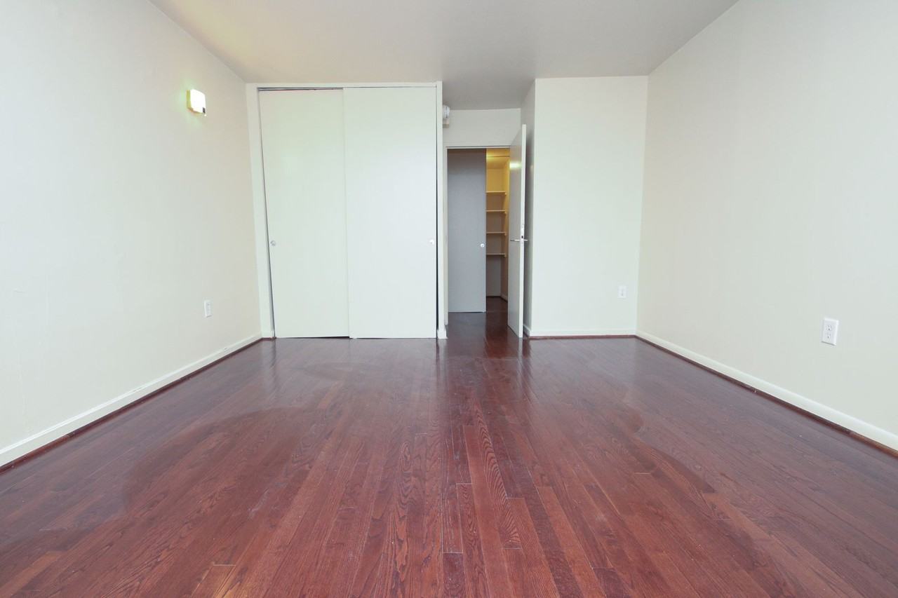 604 S Washington Sq - Photo 6 of 33