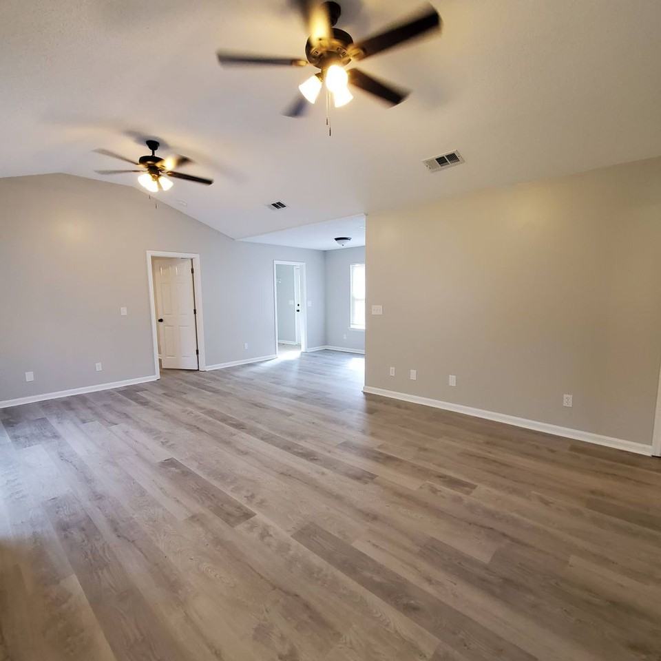 2882 Copeland Rd - Photo 4 of 14