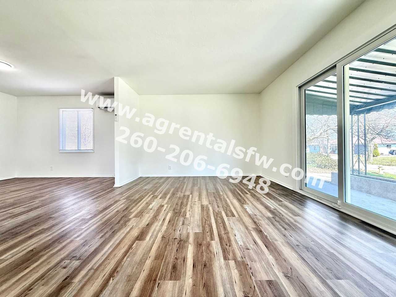 5337 Riviera Dr - Photo 3 of 13