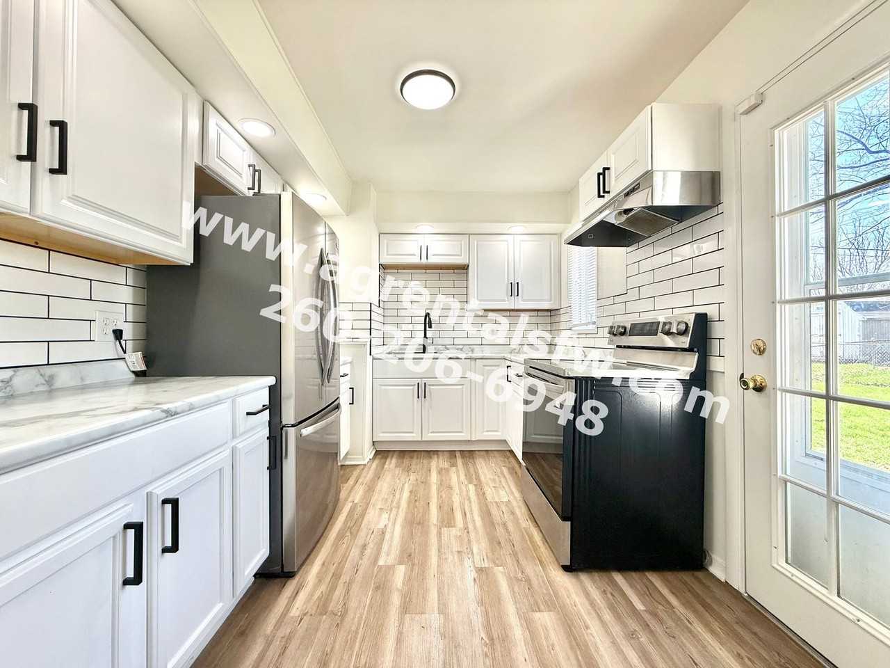 5337 Riviera Dr - Photo 4 of 13