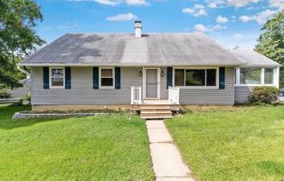 featured image of 438 Bloomsbury Ave