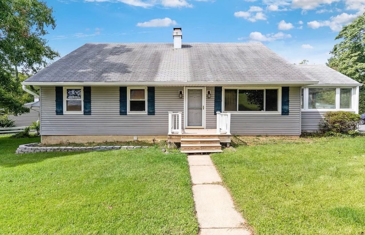 438 Bloomsbury Ave - Photo 2 of 49