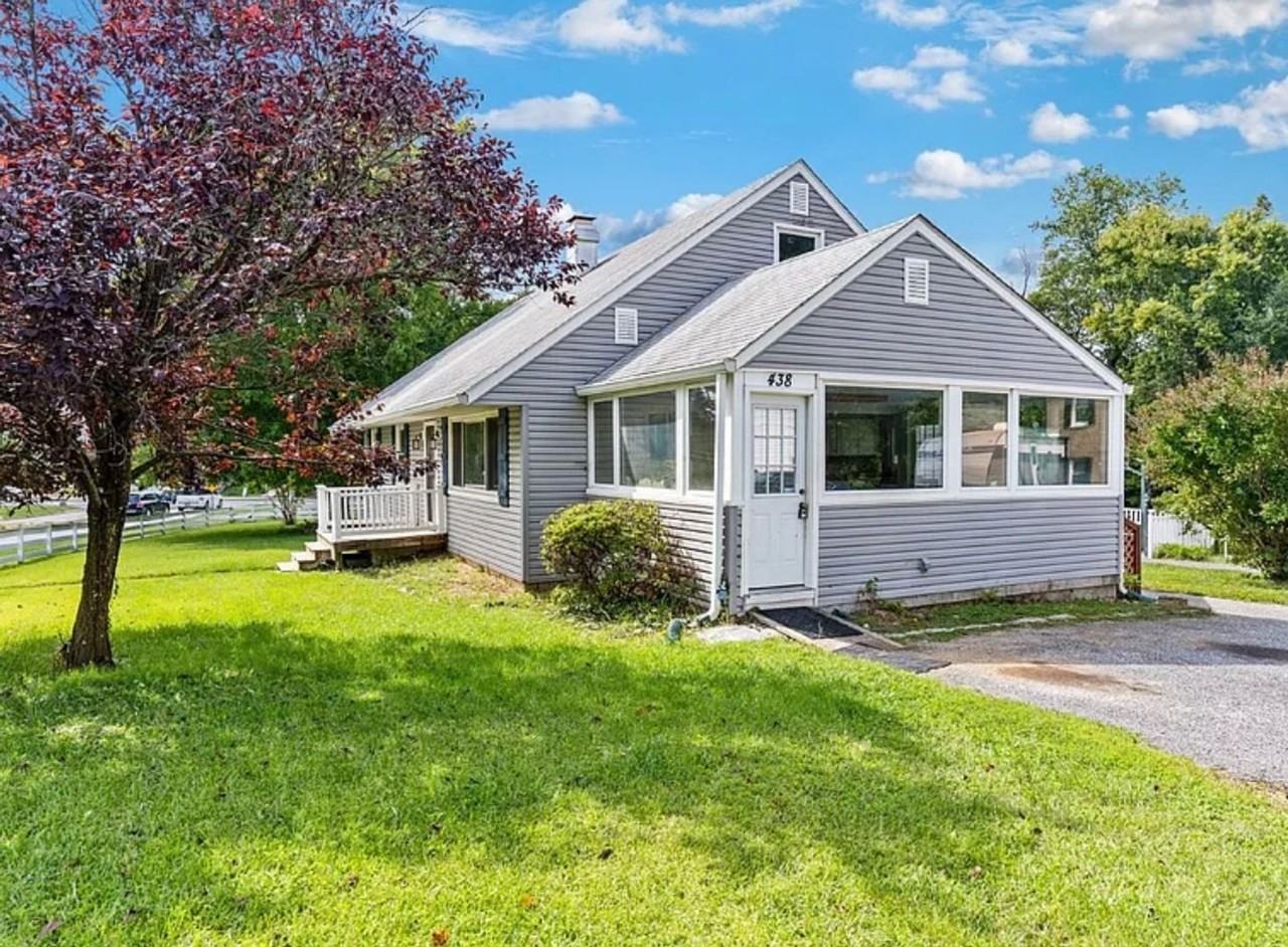 438 Bloomsbury Ave - Photo 3 of 49