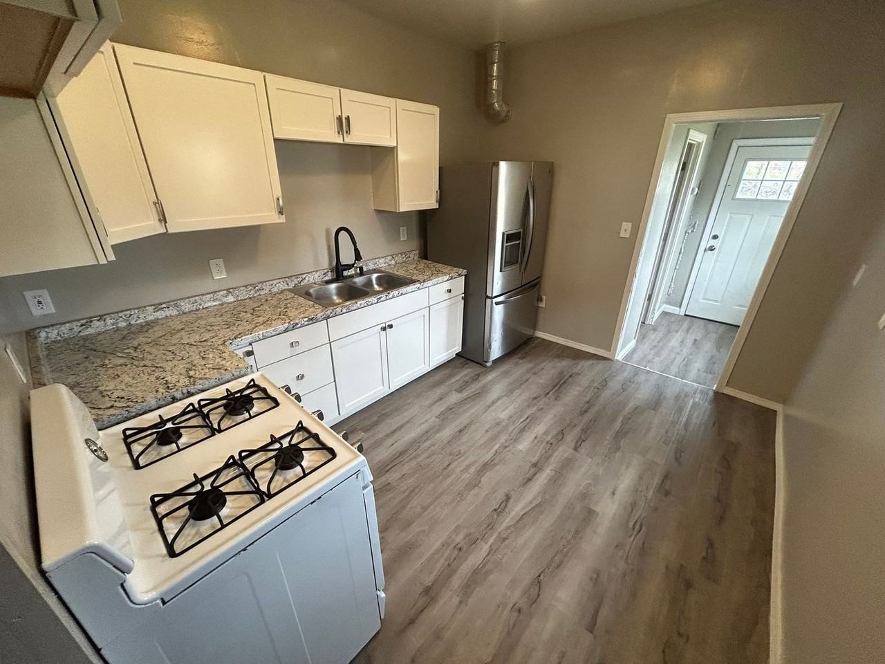 2347 Rosedale Ave - Photo 6 of 12