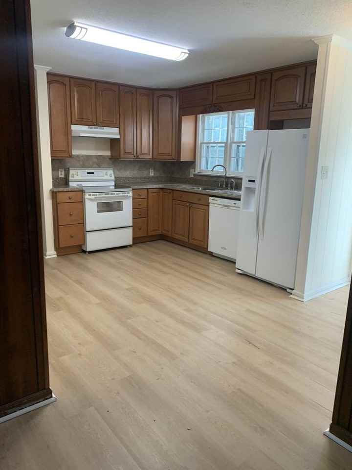 1305 Lennox Pl - Photo 4 of 33