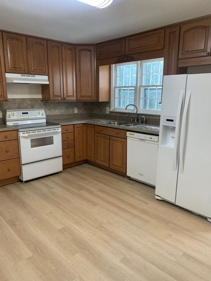 1305 Lennox Pl - Photo 5 of 33