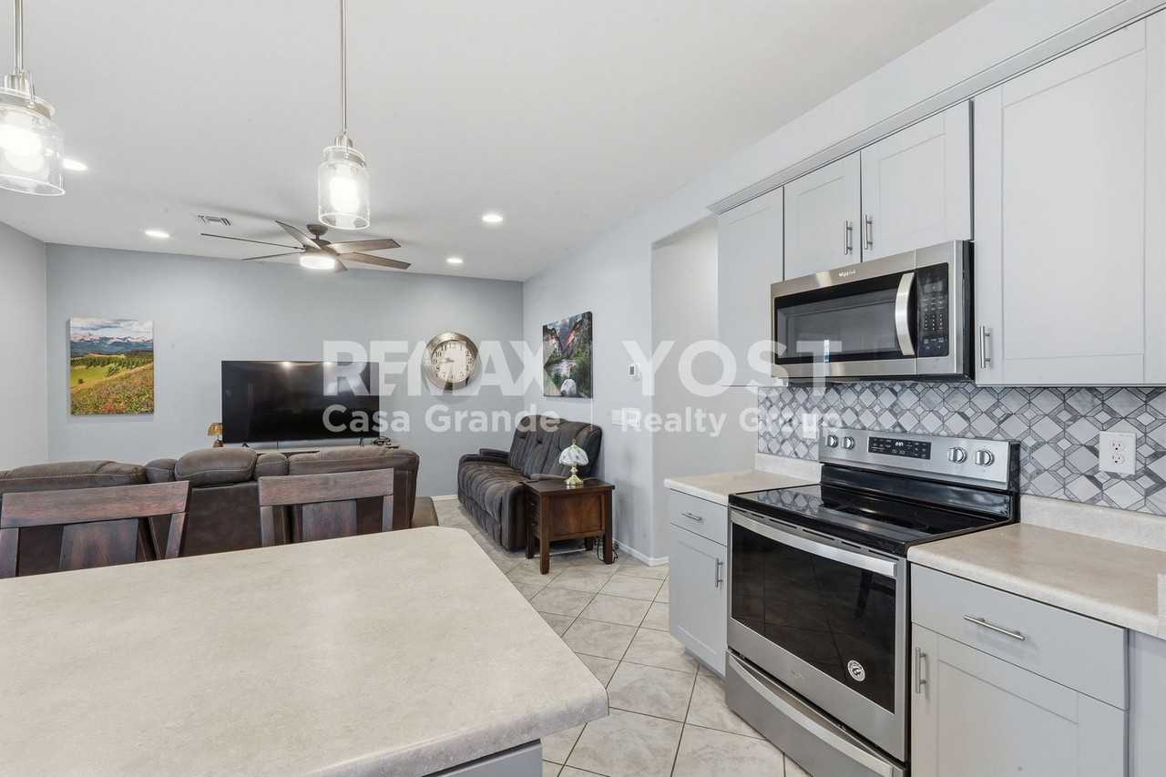 1658 E Jardin Pl - Photo 6 of 16