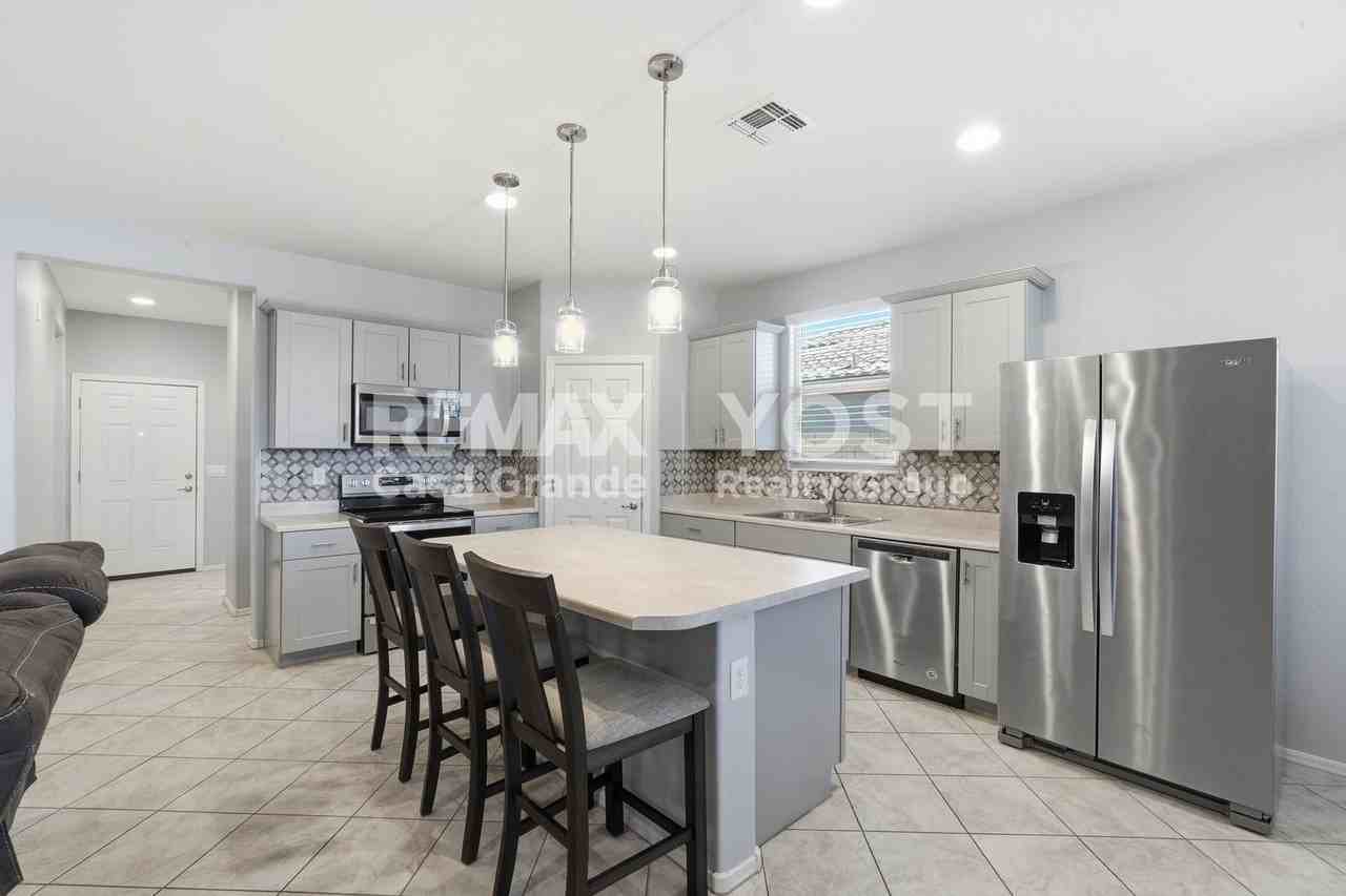 1658 E Jardin Pl - Photo 7 of 16