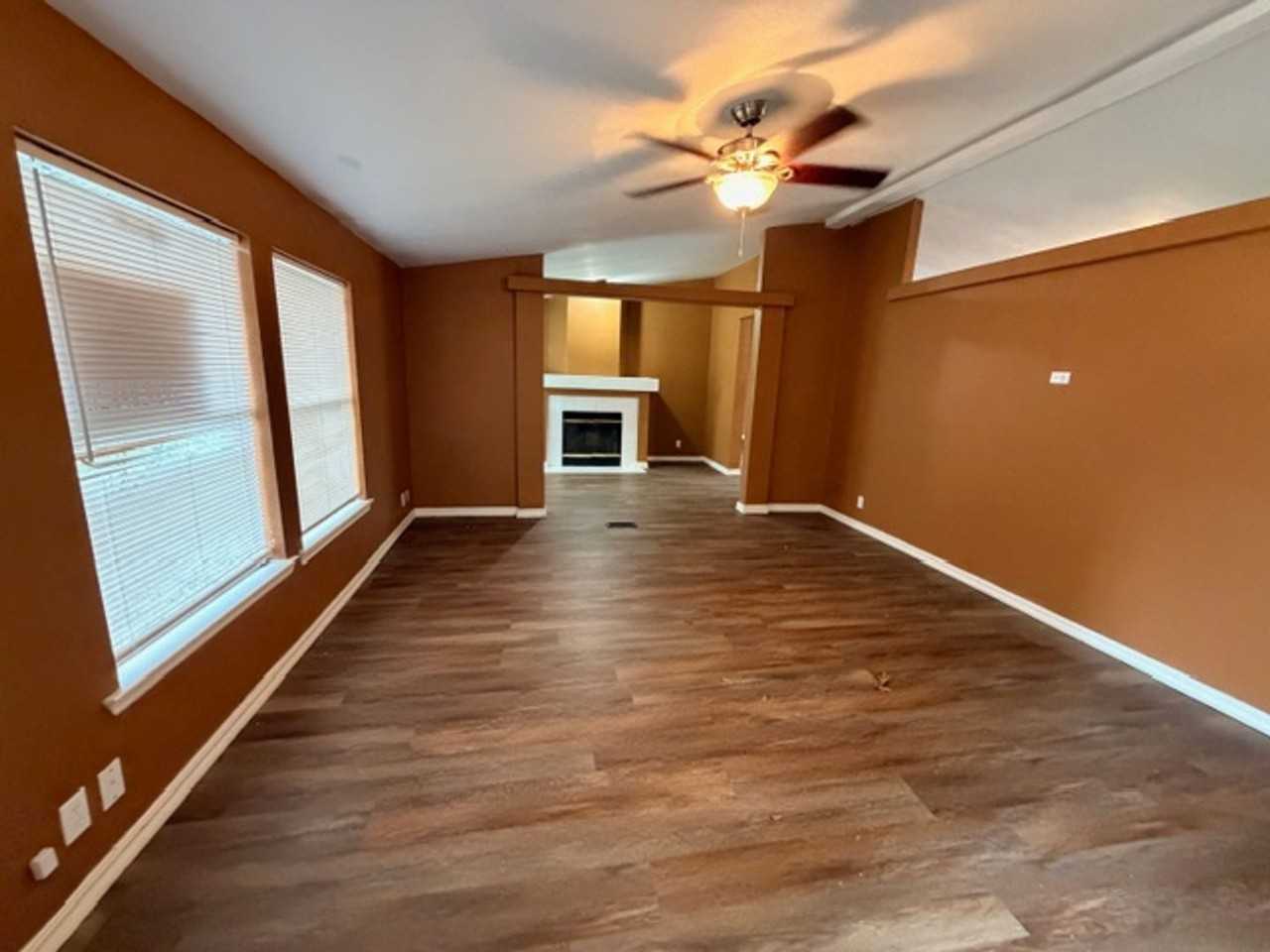 20284 Forest Woods Ln - Photo 2 of 21