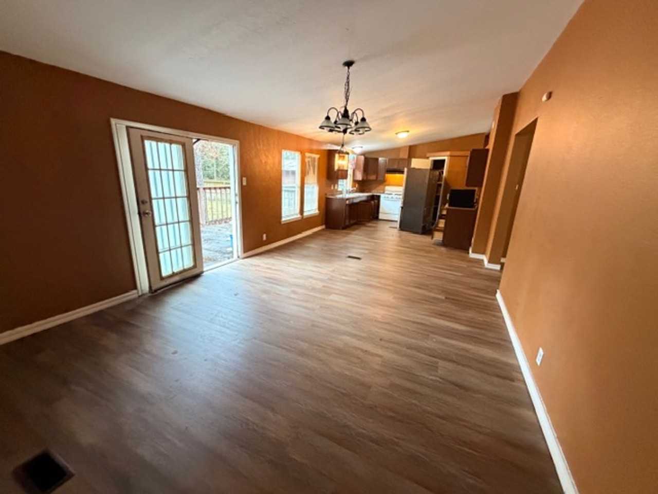 20284 Forest Woods Ln - Photo 3 of 21