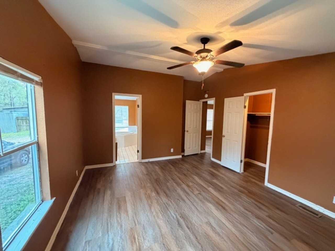 20284 Forest Woods Ln - Photo 5 of 21