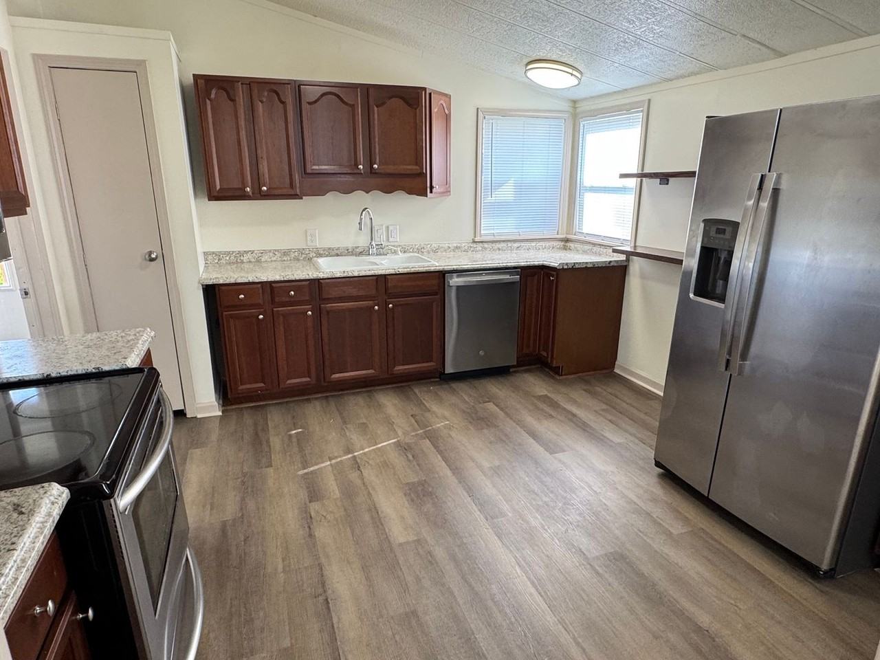 206 Hialeah Dr - Photo 5 of 13