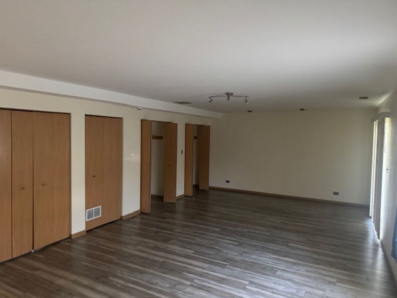 2520 Cedar Glen Dr N - Photo 4 of 7