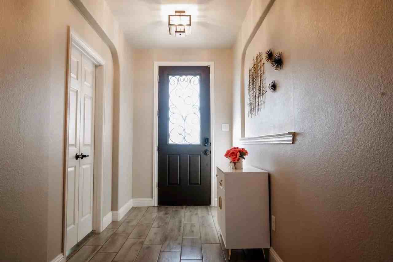 983 E Villas Ct - Photo 4 of 35