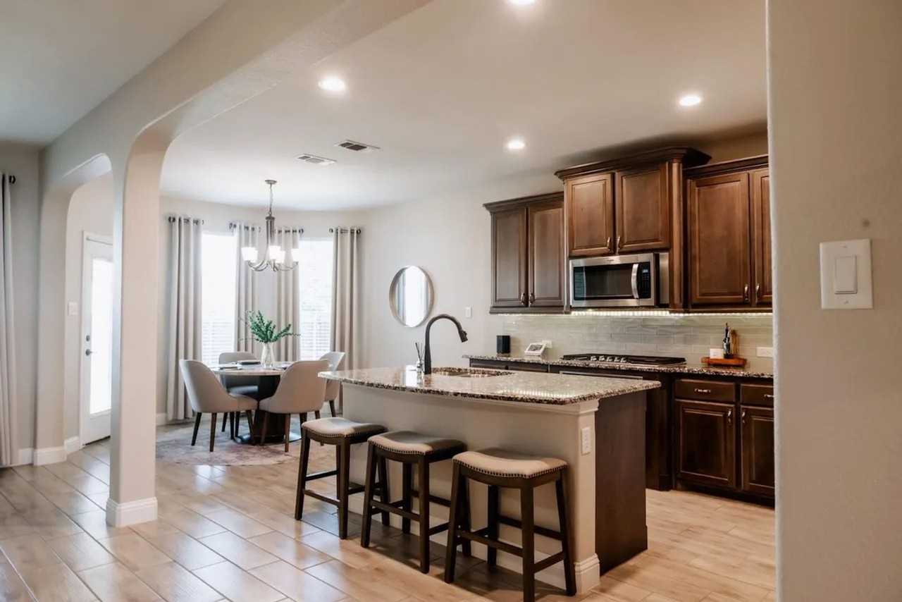 983 E Villas Ct - Photo 6 of 35