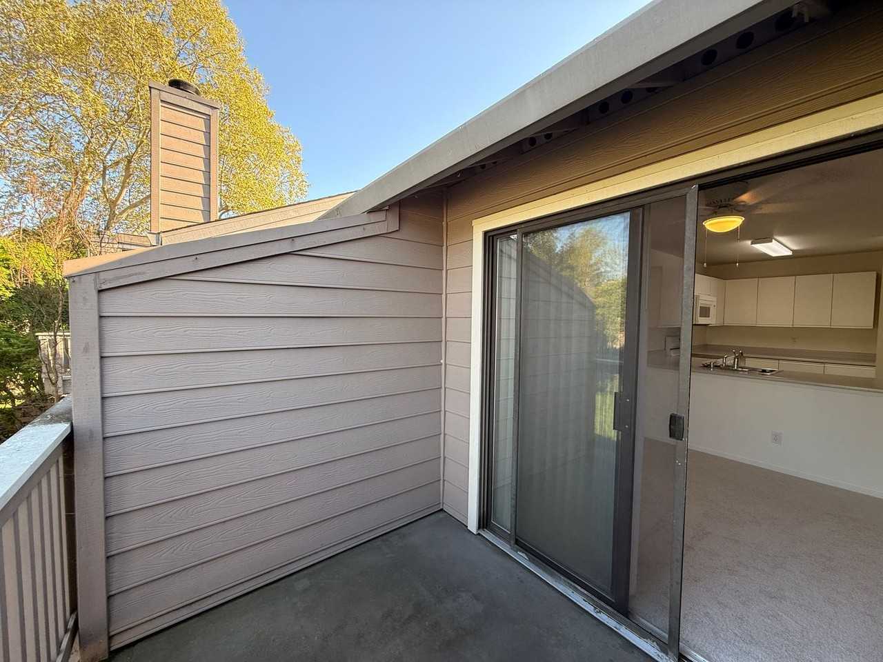 553 Mission Blvd - Photo 6 of 19