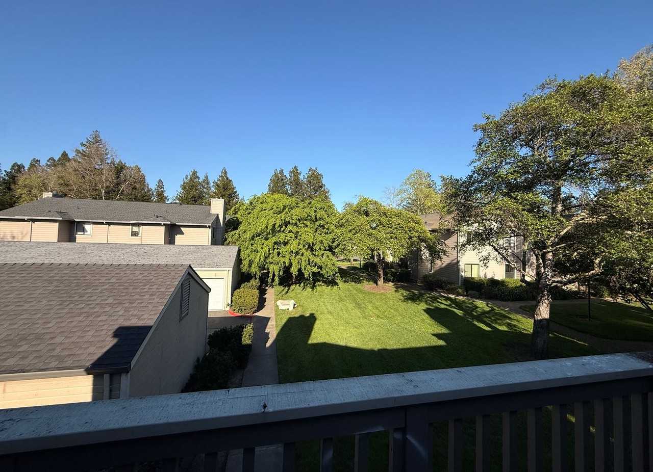 553 Mission Blvd - Photo 7 of 19