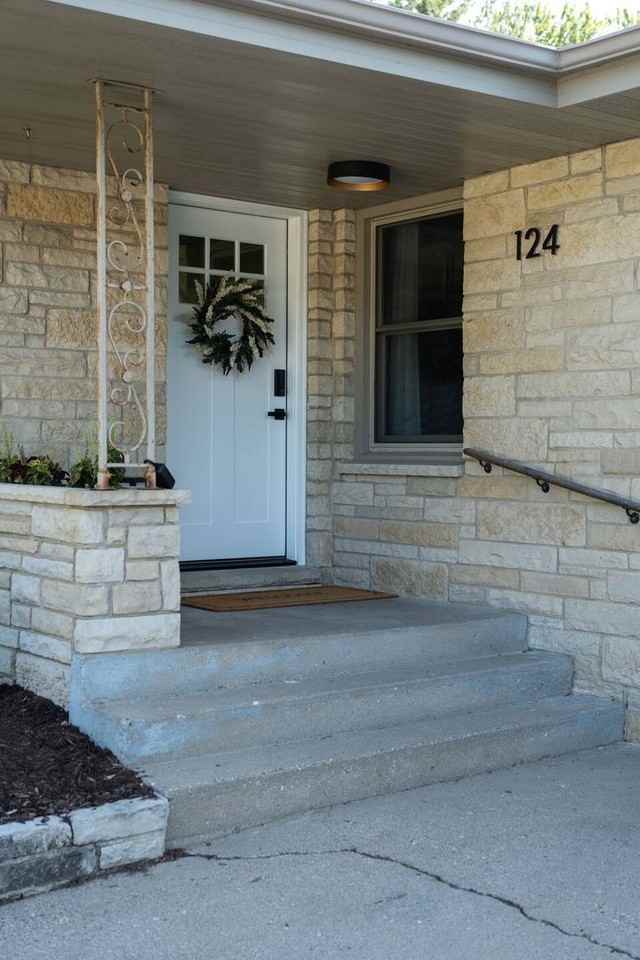 124 Genesee St - Photo 2 of 29