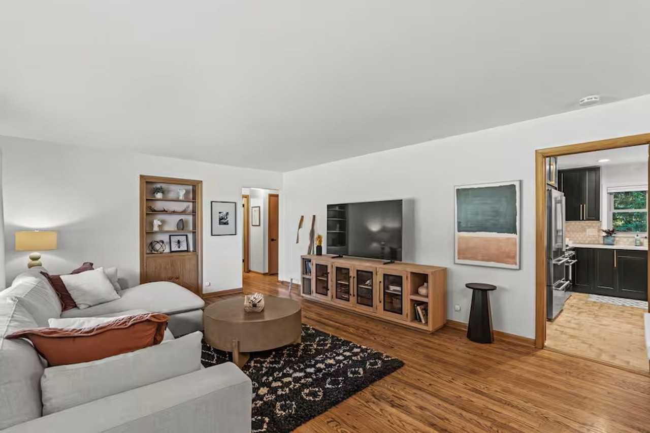 124 Genesee St - Photo 5 of 29