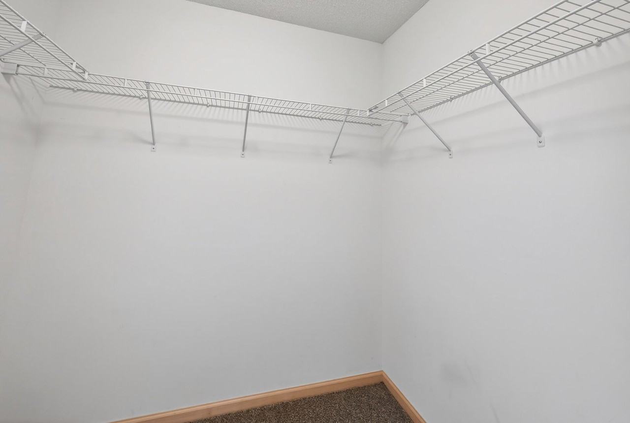 12210 Urbank St Ne #B - Photo 2 of 31