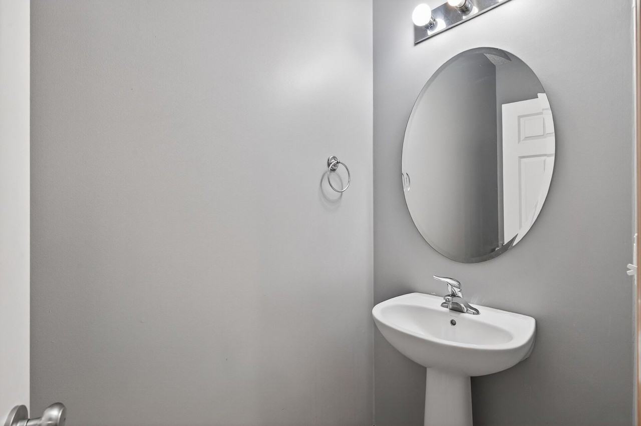 12210 Urbank St Ne #B - Photo 3 of 31