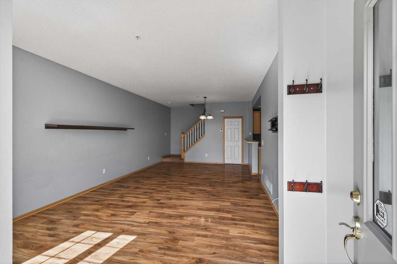 12210 Urbank St Ne #B - Photo 5 of 31