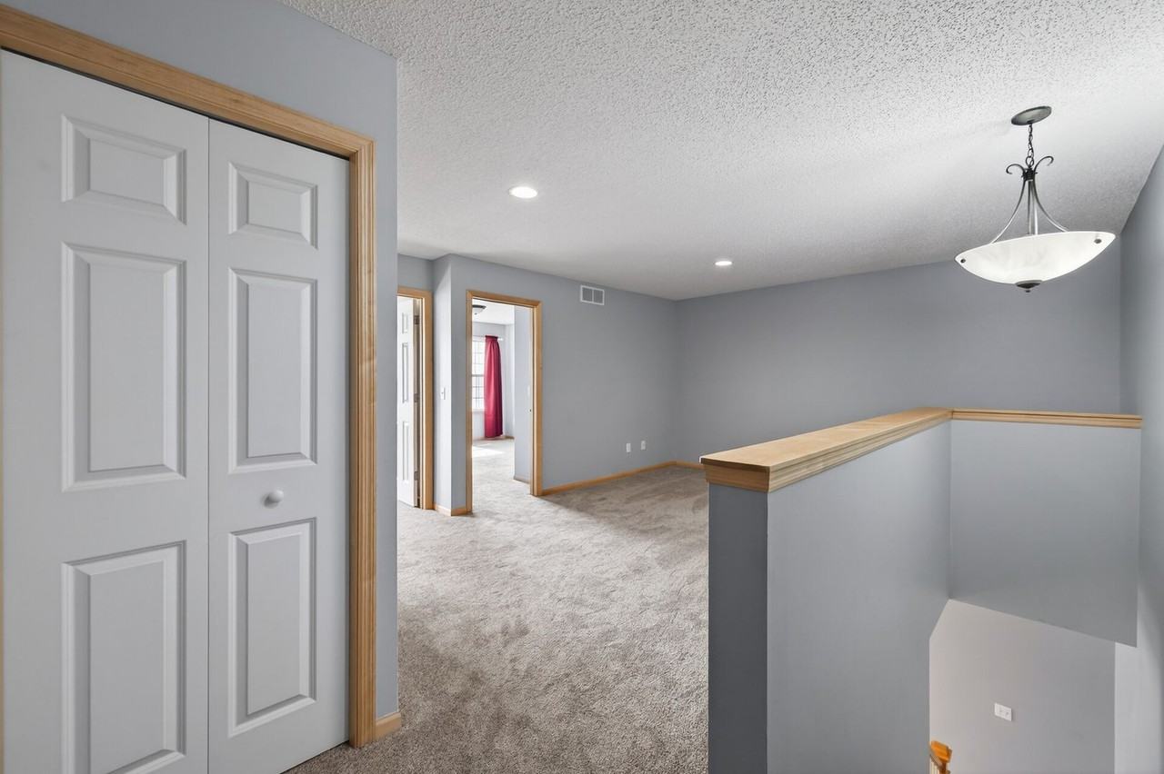 12210 Urbank St Ne #B - Photo 6 of 31