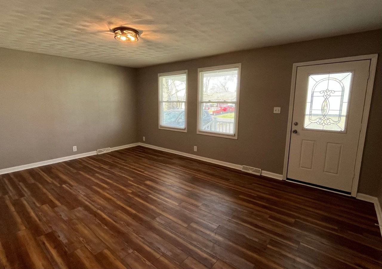 129 Troeckler Ln - Photo 3 of 13