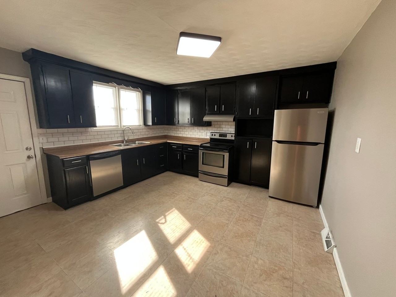 129 Troeckler Ln - Photo 4 of 13