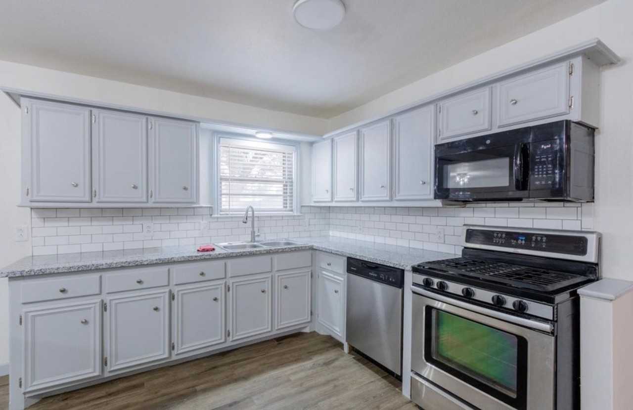 4224 37th St - Photo 5 of 33