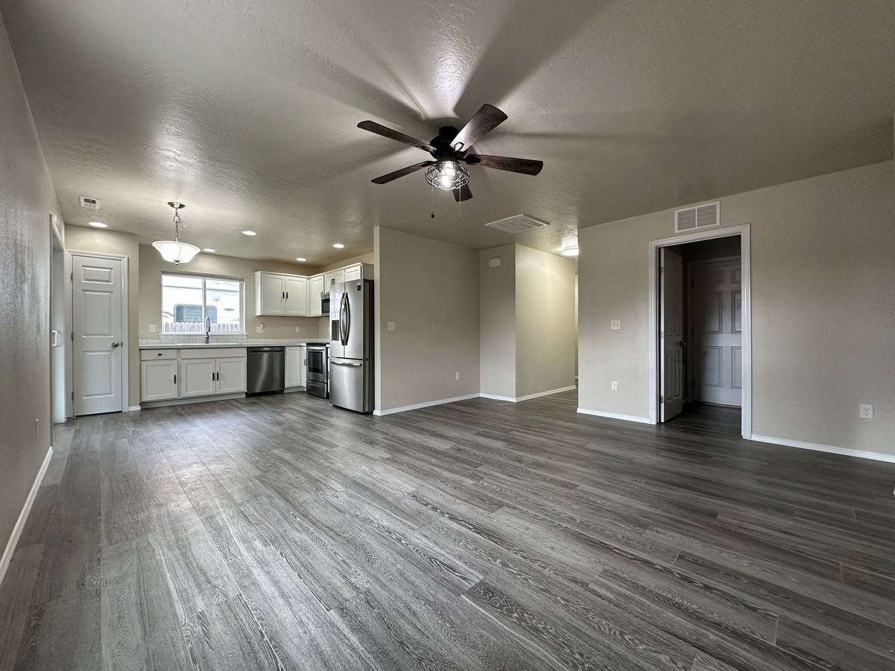 11777 Walden St - Photo 6 of 13