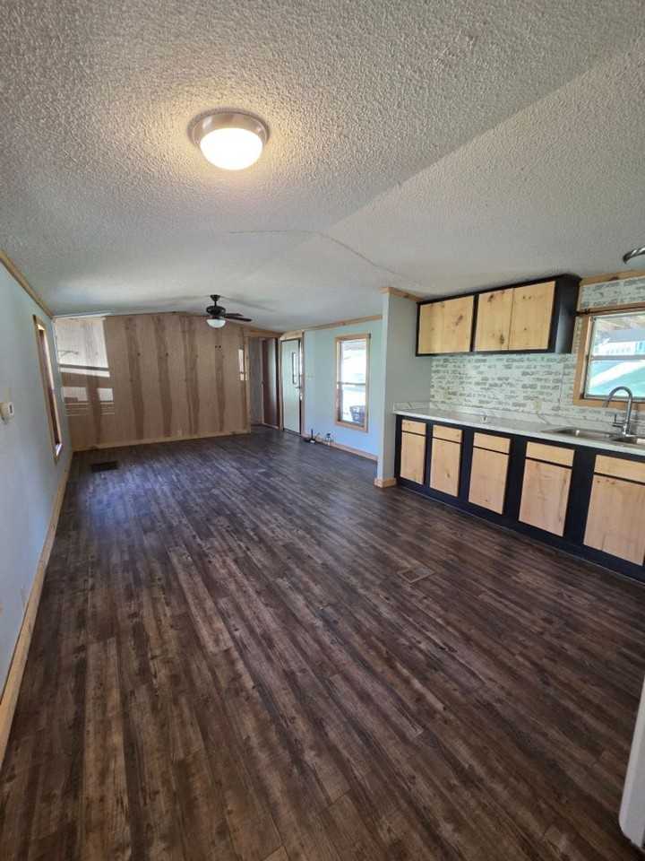 116 116 Jaderian Road - Photo 3 of 11