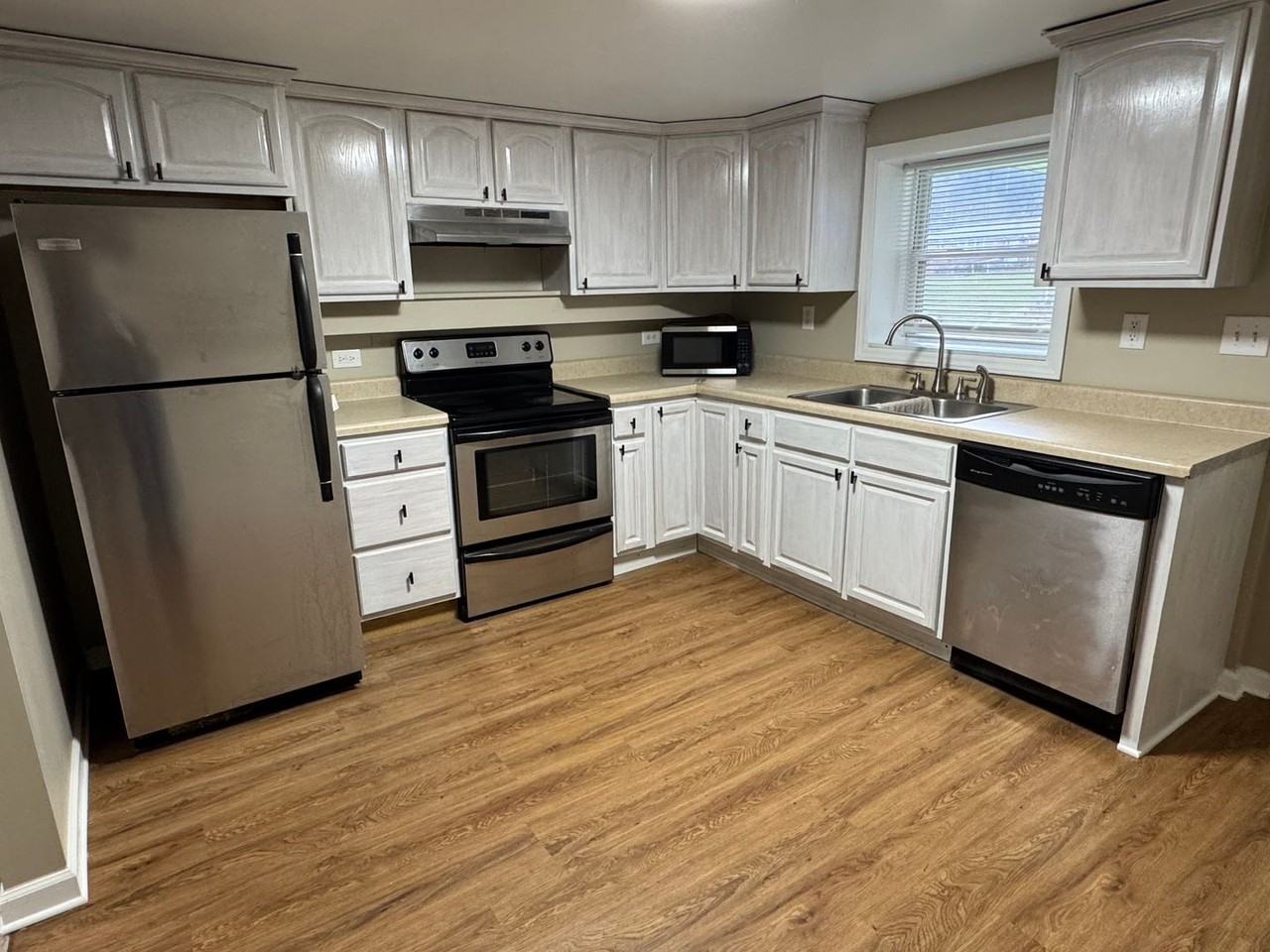 2903 S Greenwood Dr - Photo 3 of 9