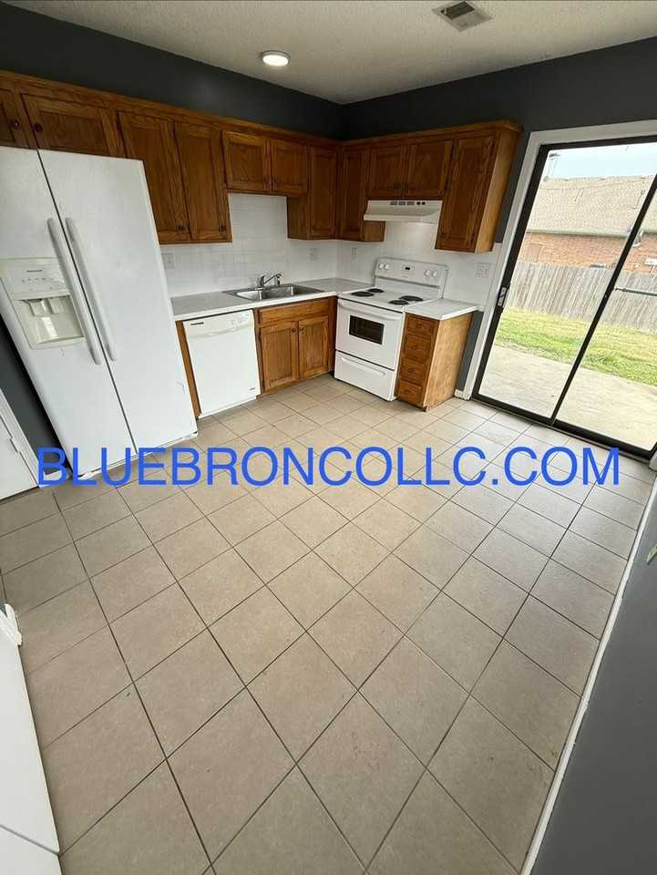201 Sky Vue Dr #B - Photo 3 of 8