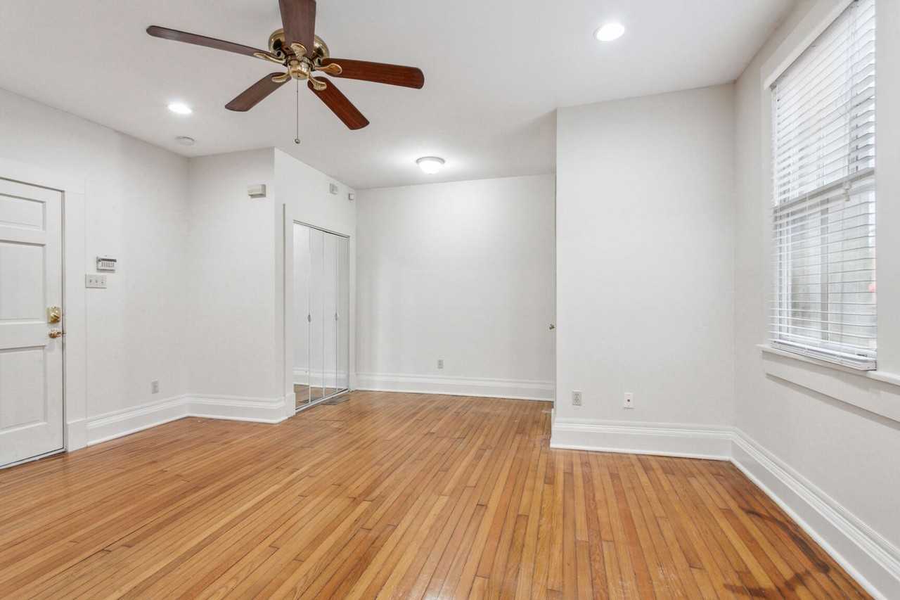 2508 Napoleon - Photo 4 of 11