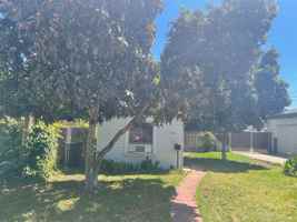 featured image of 423 N Center St